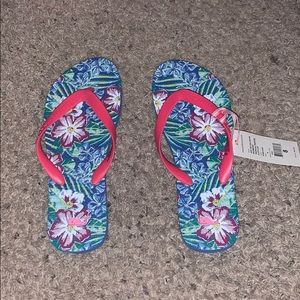 Vineyard vines flip-flops